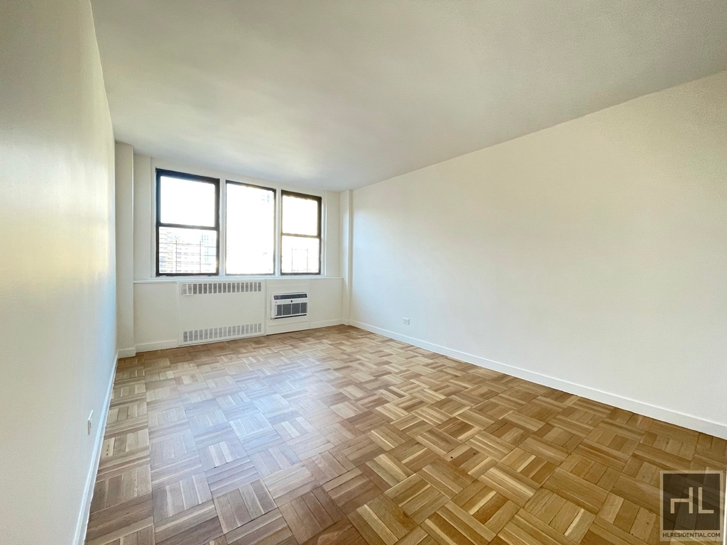 East 79th Street - Photo 0