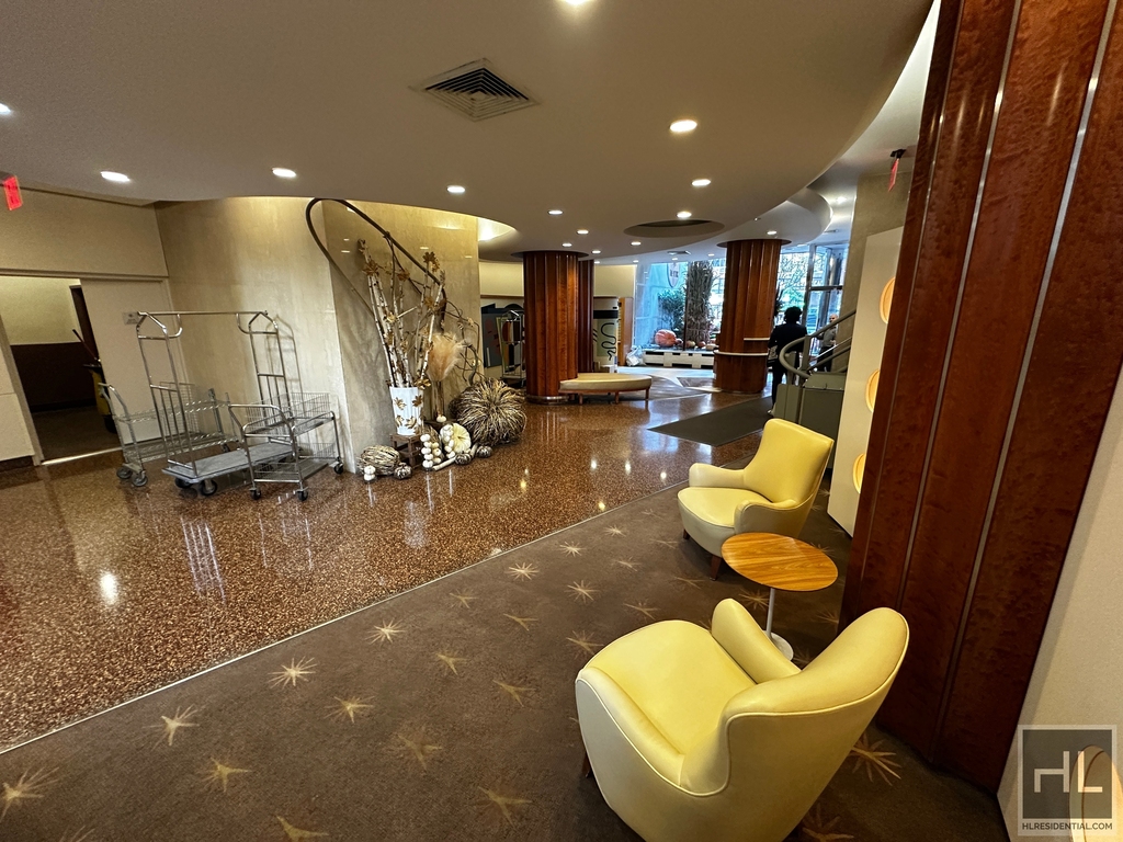 East 79th Street - Photo 8
