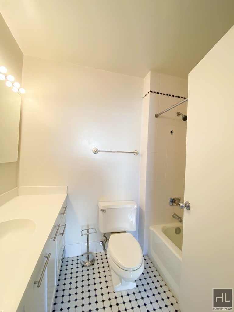 West 87th Street - Photo 4