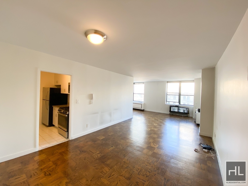 West 87th Street - Photo 0