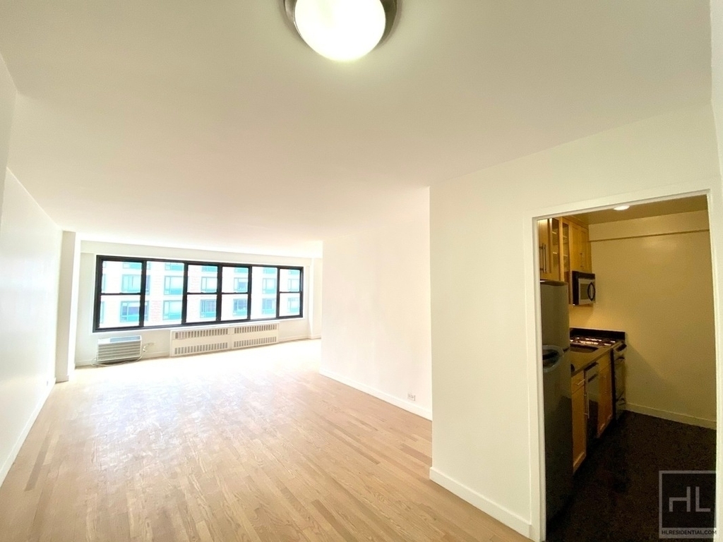 Fourth Avenue - Photo 1