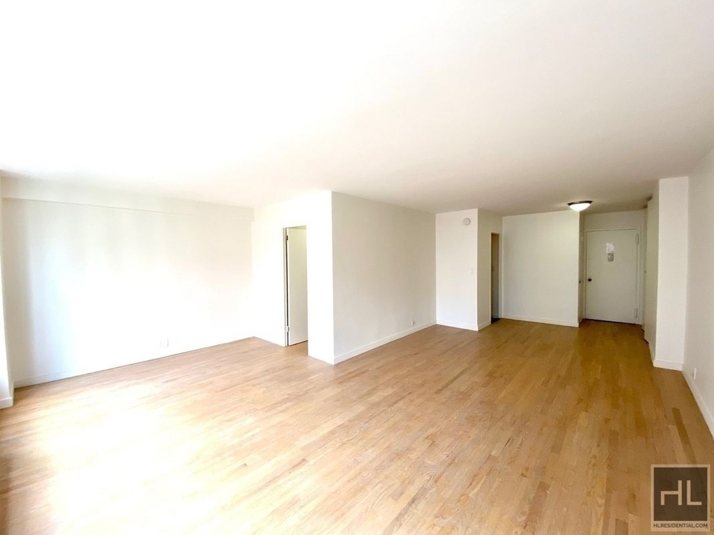 Fourth Avenue - Photo 4