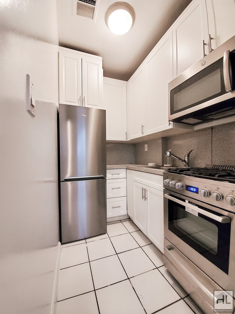 East 73rd Street - Photo 2
