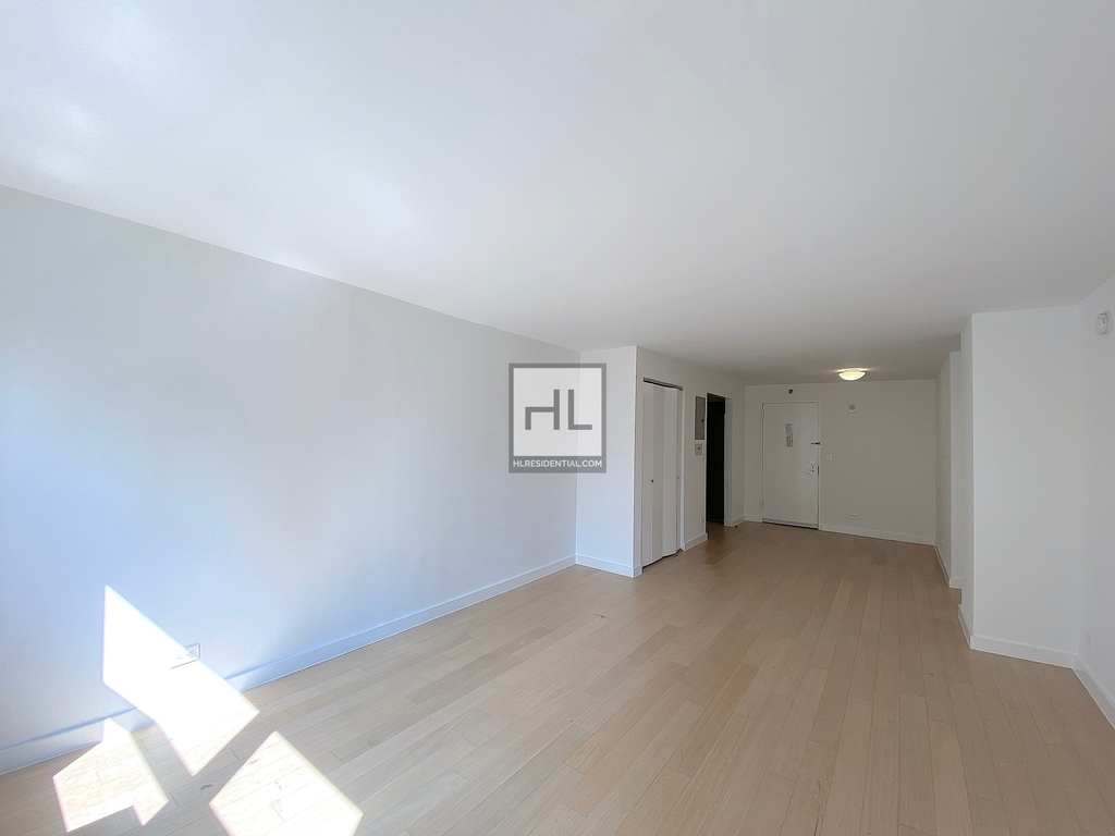 East 39th Street - Photo 2
