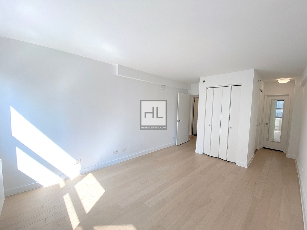 East 39th Street - Photo 3