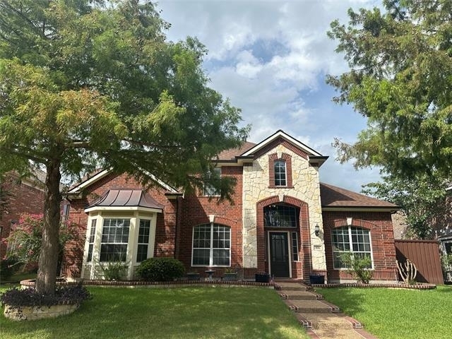 806 Cascades Drive - Photo 0