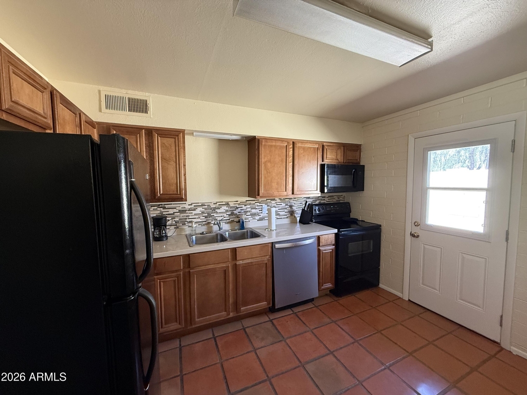 1312 1/2 W 5th Street - Photo 2