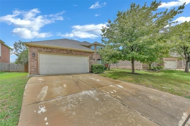 2736 Maple Creek Drive - Photo 3