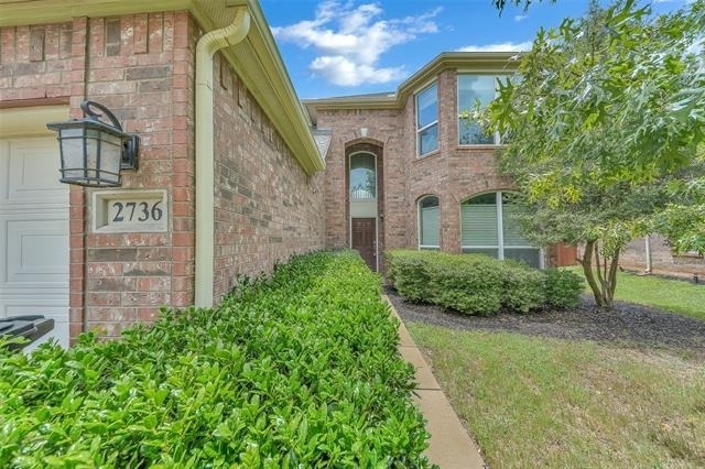 2736 Maple Creek Drive - Photo 2