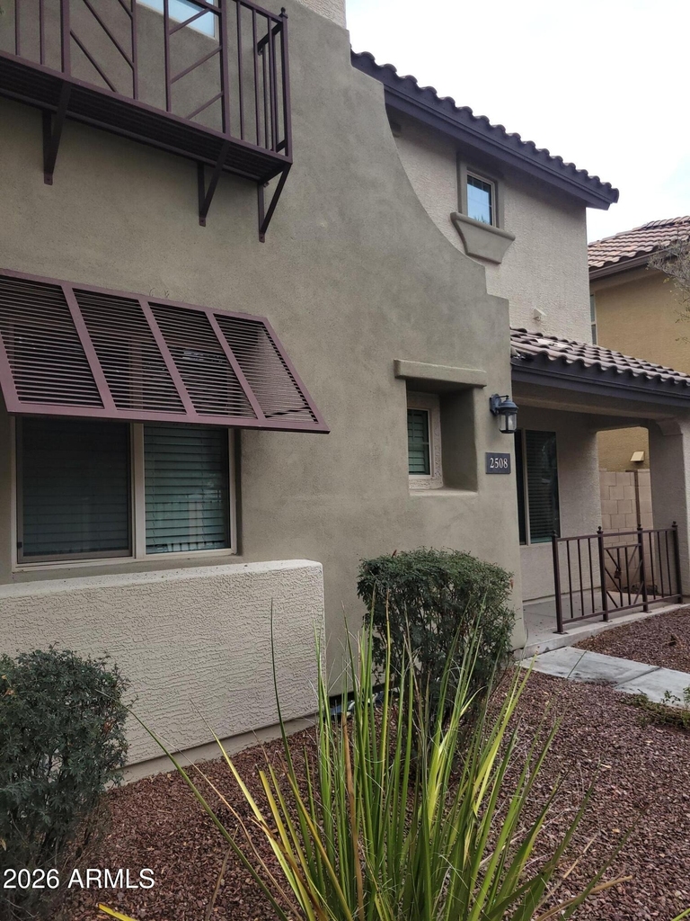 2508 E Vermont Drive - Photo 0