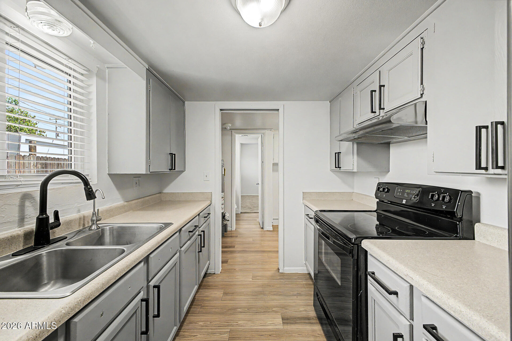 317 N Elm Street - Photo 9