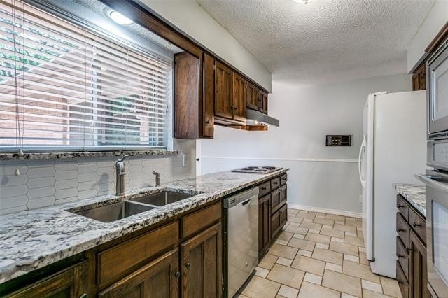 8 Winding Creek Court - Photo 4