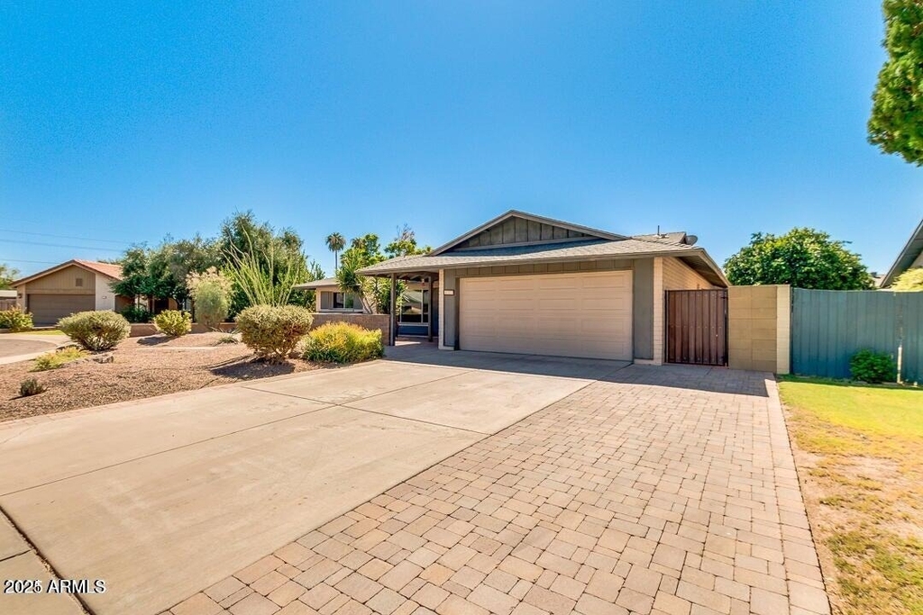 831 E Stephens Drive - Photo 1