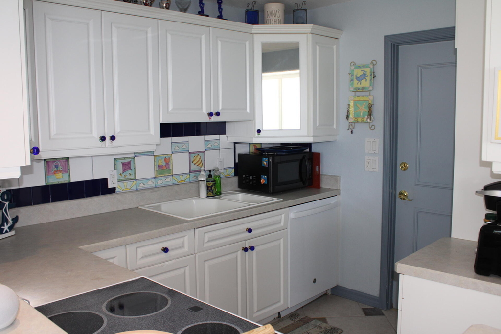 630 Ocean Drive - Photo 8
