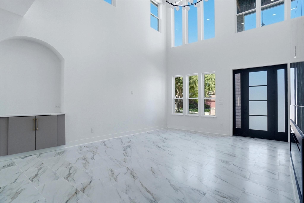 400 Hideaway Court - Photo 2