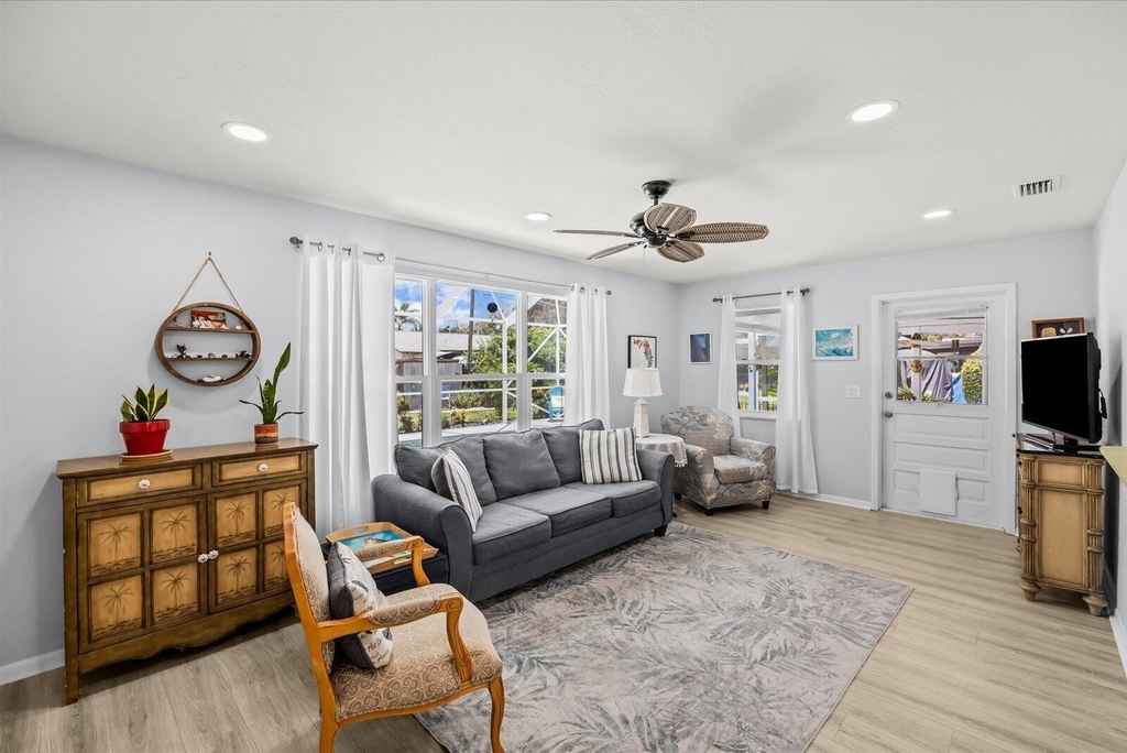 215 19th Avenue - Photo 11