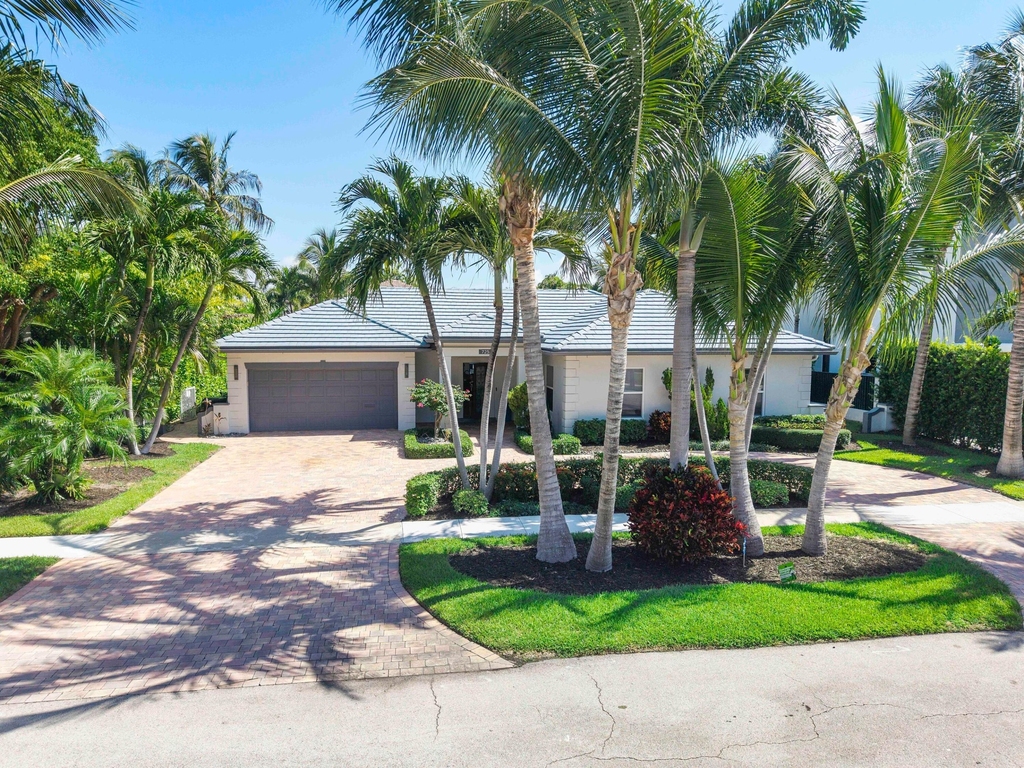725 Ne 36th Street - Photo 0