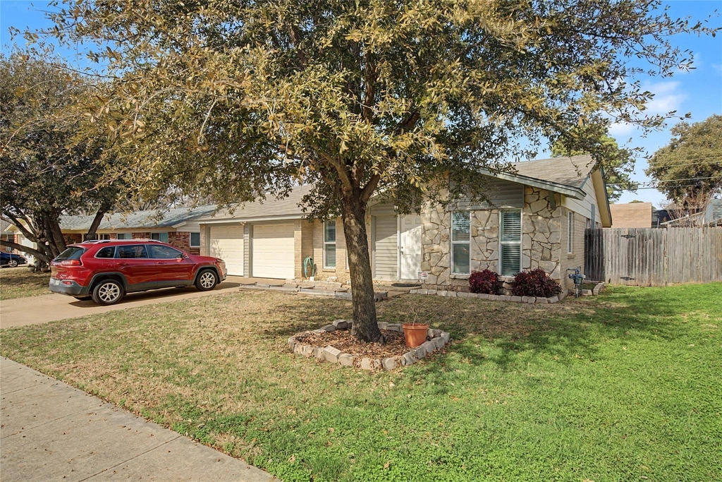 2009 Charleston Drive - Photo 2