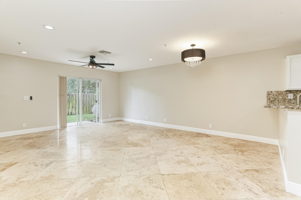 316 Se Bloxham Way - Photo 8