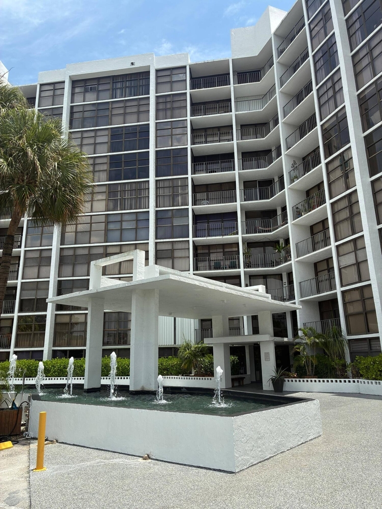 400 Leslie Drive - Photo 2