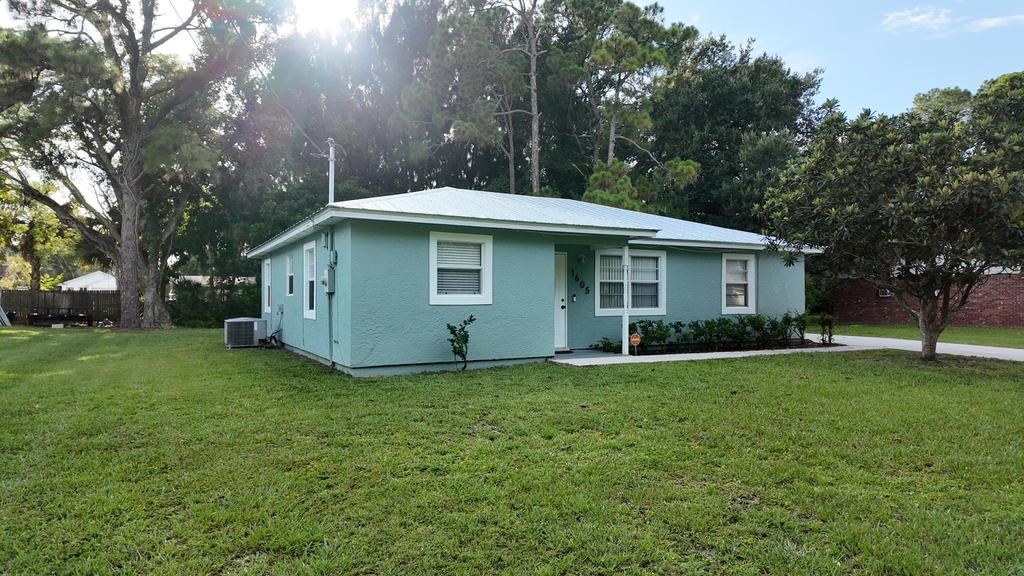1605 N 42nd Street - Photo 0