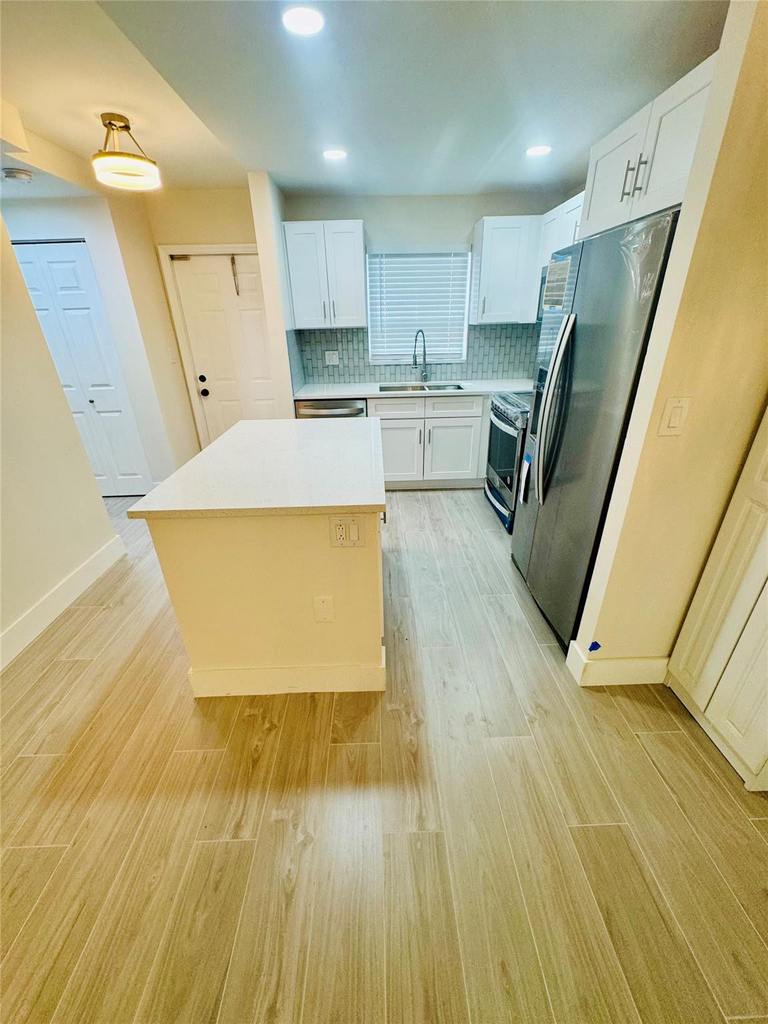 805 W Oakland Park Boulevard - Photo 4