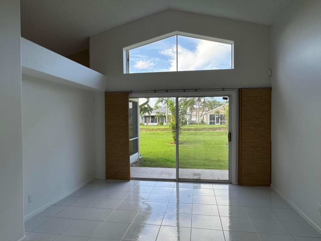 7620 Stirling Bridge Boulevard N - Photo 4