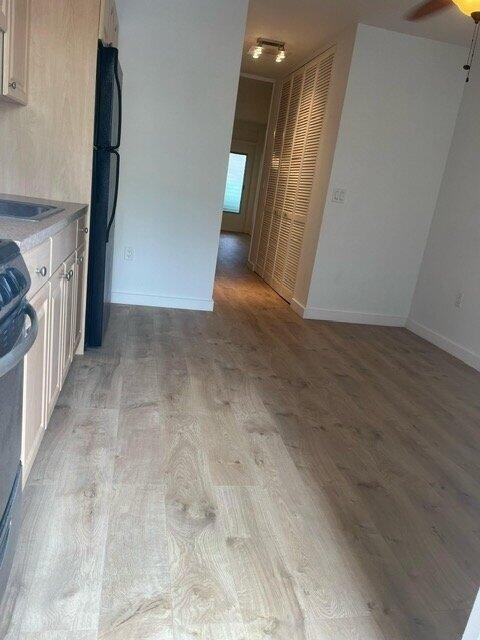441 Collins Avenue - Photo 16
