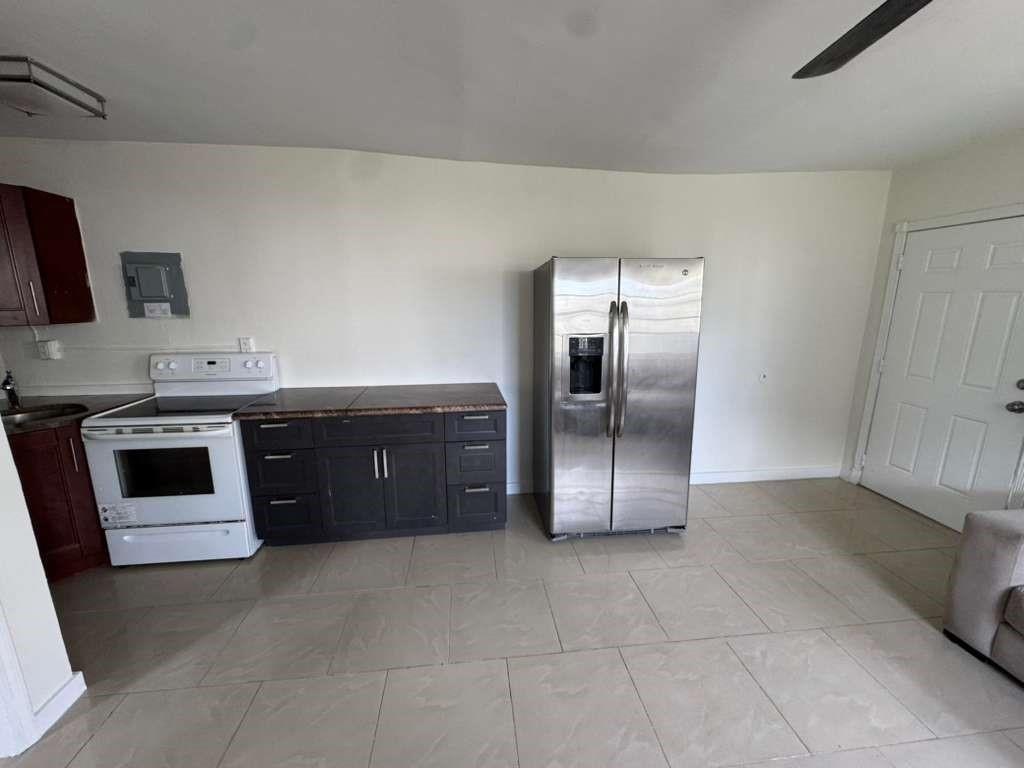 1042 Foster Road - Photo 3