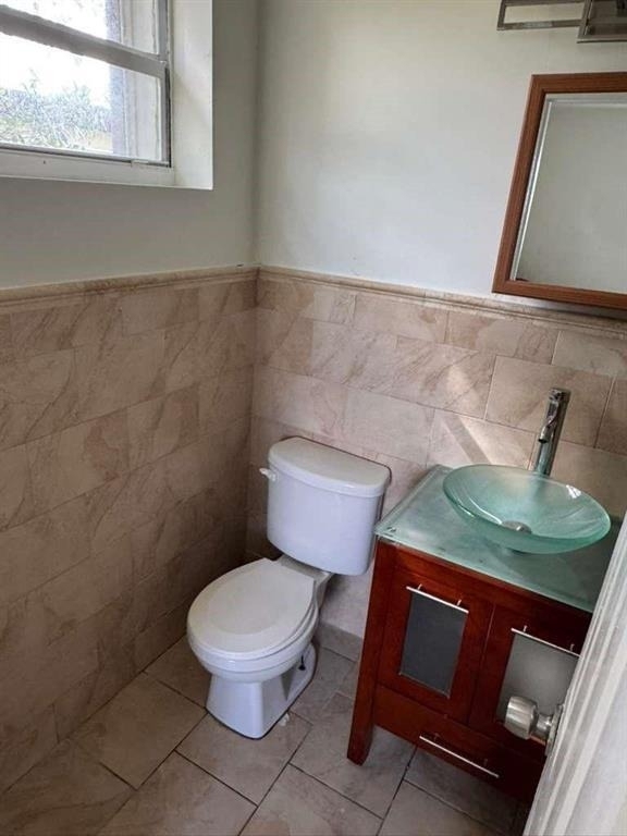 1042 Foster Road - Photo 4