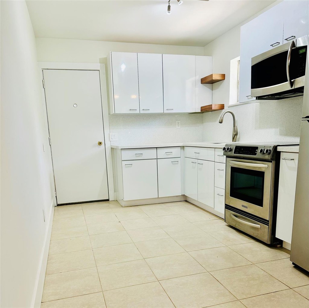 2425 Pierce Street - Photo 2