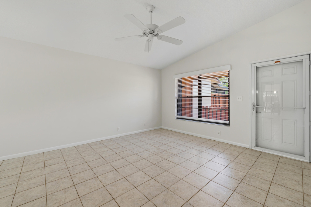 7916 Se Villa Circle - Photo 2