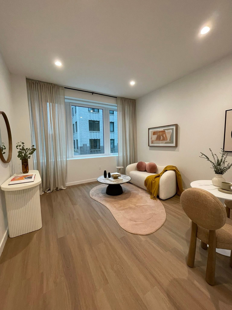 180 Pearl Street - Photo 0