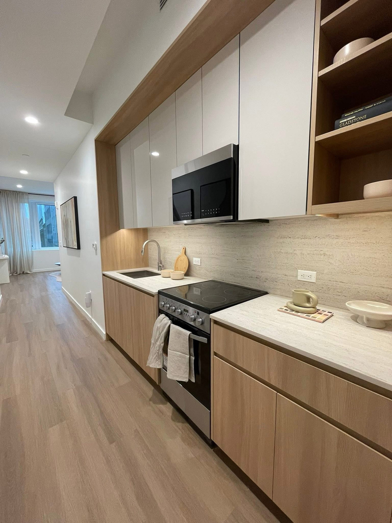 180 Pearl Street - Photo 1