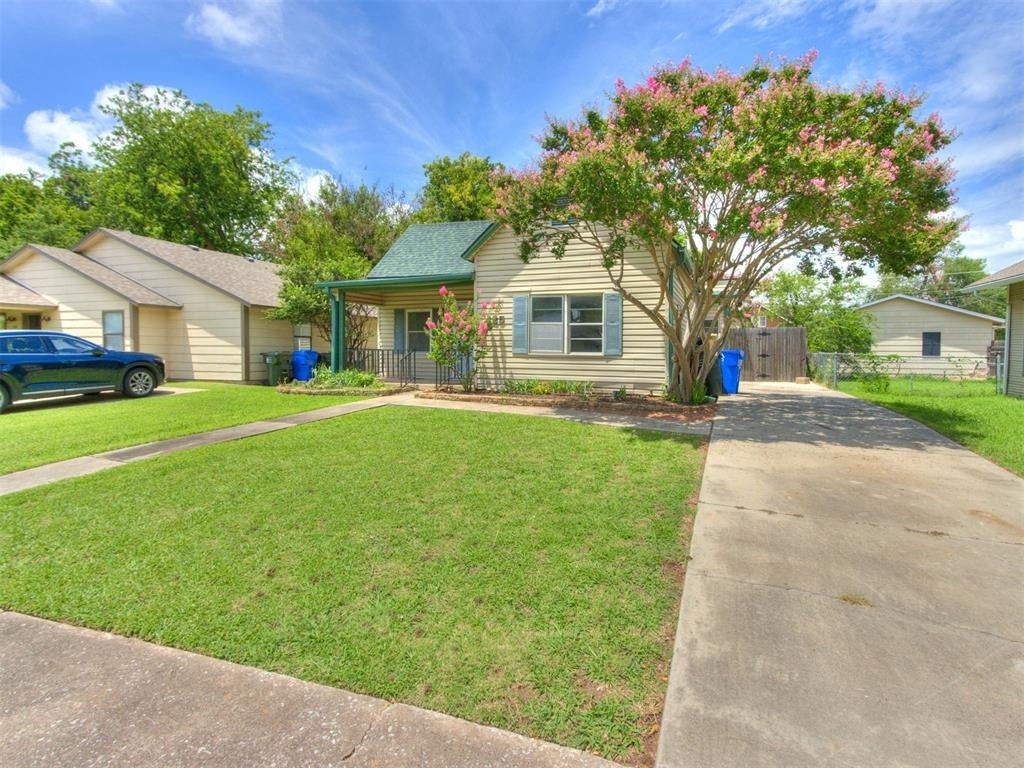 425 E Eufaula Street - Photo 1