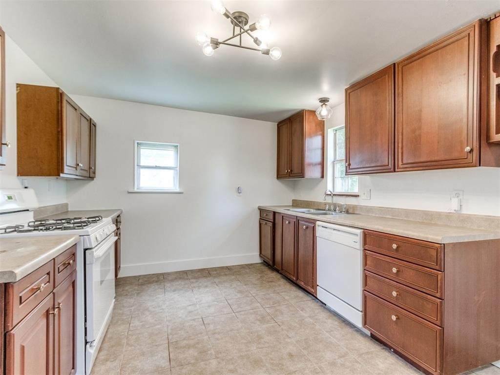 425 E Eufaula Street - Photo 9