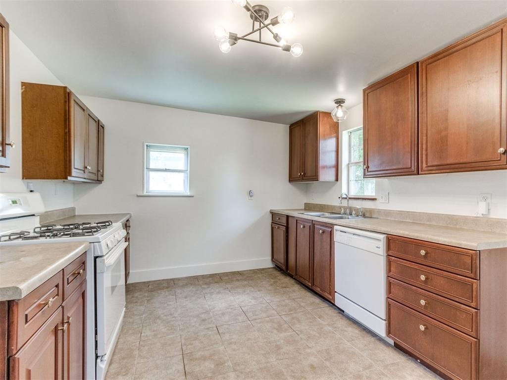 425 E Eufaula Street - Photo 10