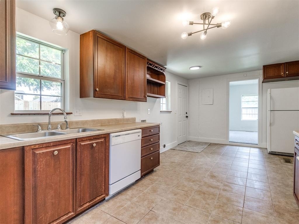 425 E Eufaula Street - Photo 8