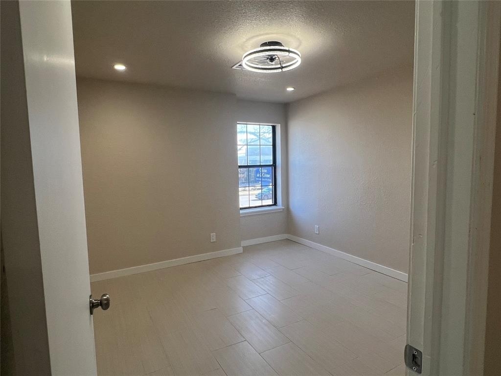 14405 N Pennsylvania Avenue - Photo 12