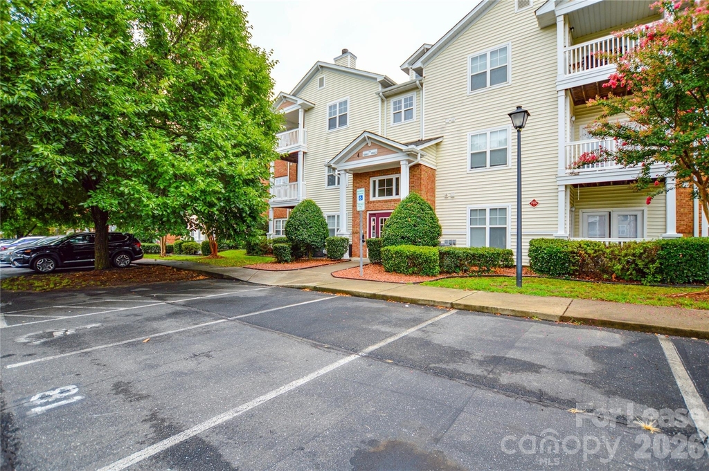 10663 Hill Point Court - Photo 0