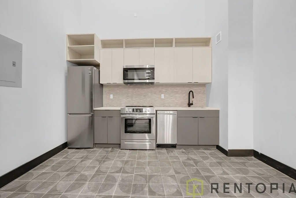 475 Grand Street - Photo 2