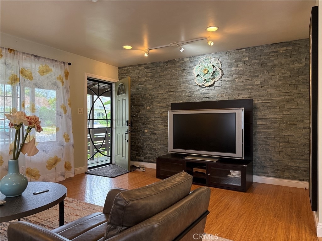 830 N Olive - Photo 8
