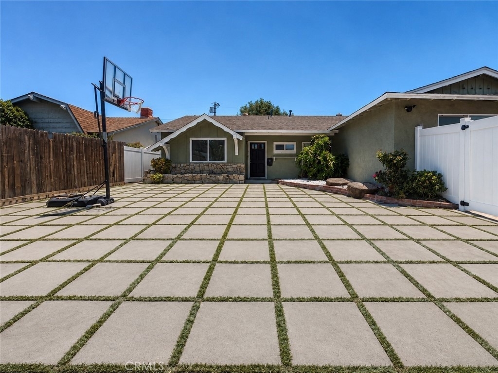 6624 Gross Avenue - Photo 0