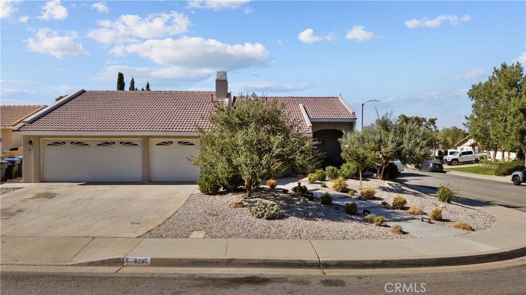 6205 Corinthian - Photo 0
