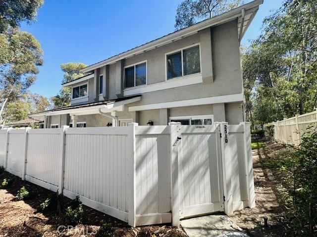 2510 Coventry - Photo 0