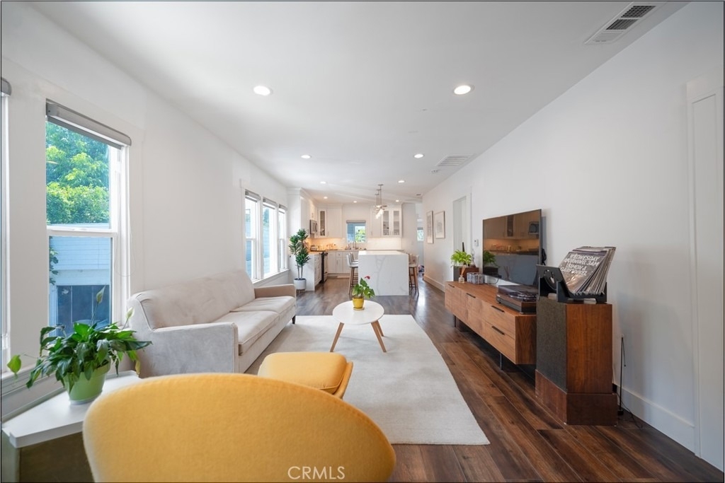 1553 Talmadge - Photo 1