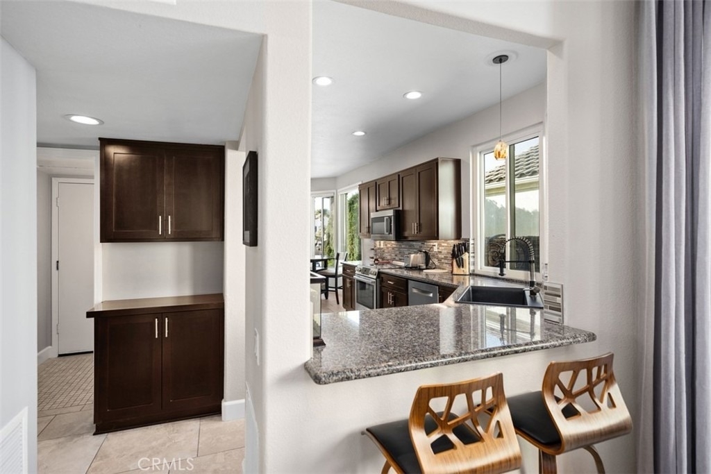 12 Dauphin - Photo 14