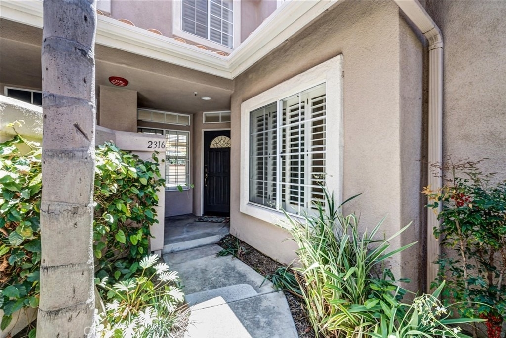 2316 Cascade - Photo 1