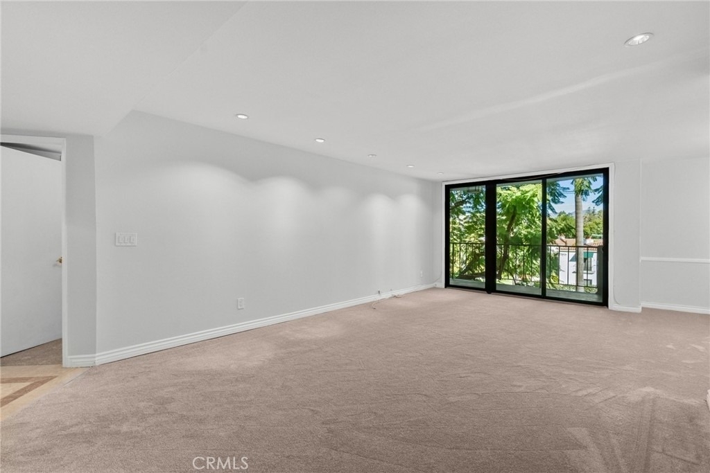 330 W California - Photo 10