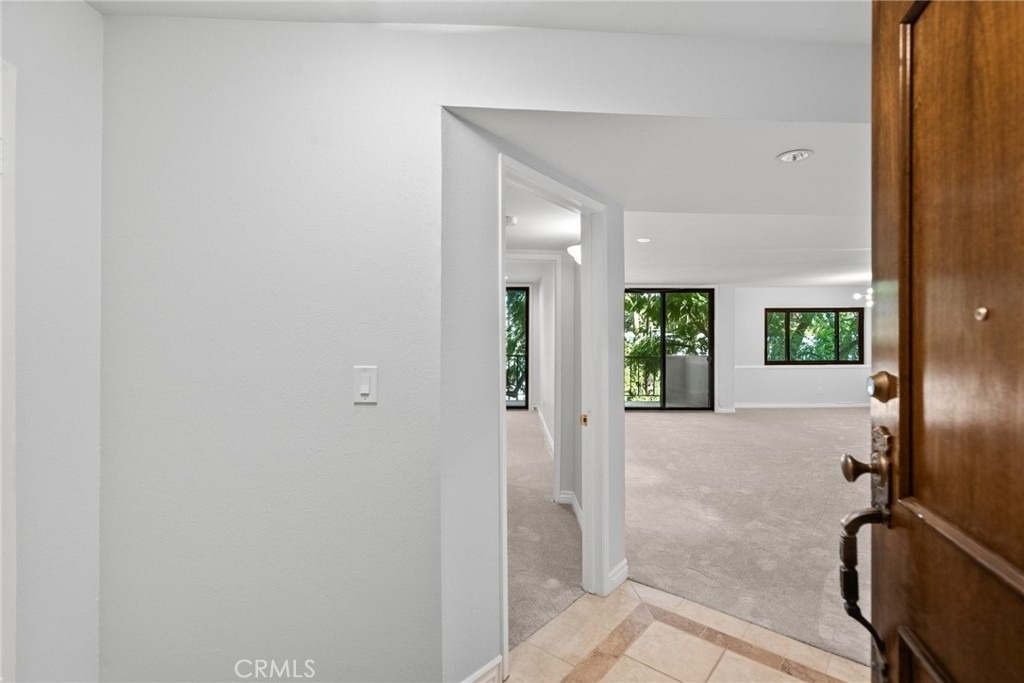 330 W California - Photo 3